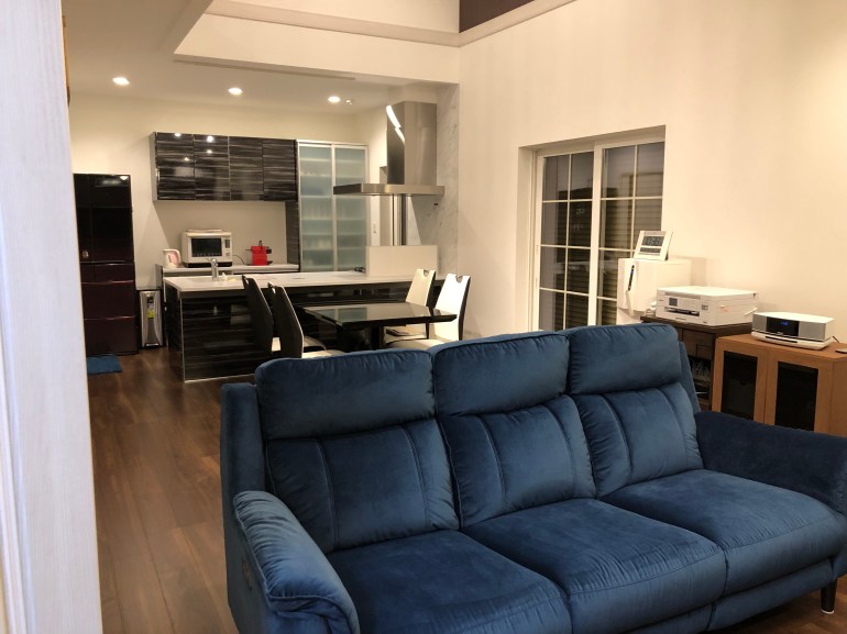 5DC8A8B0-18A3-4F33-AE56-8DD109475041